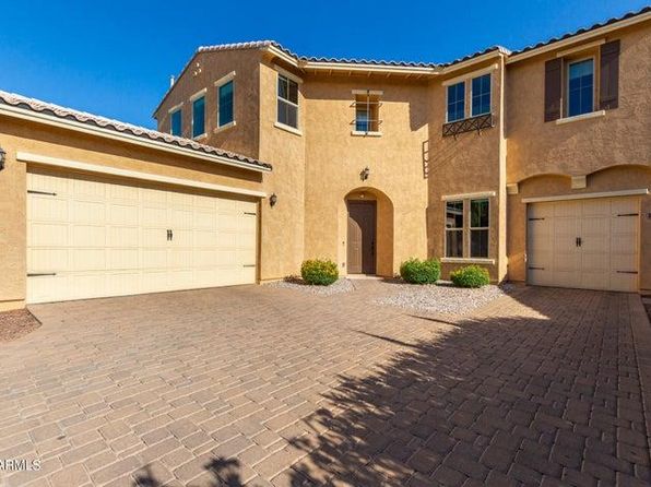 1121 E Oriole Dr