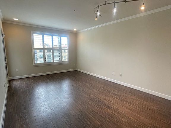 2nd image of 1001 Laurel St Unit 403