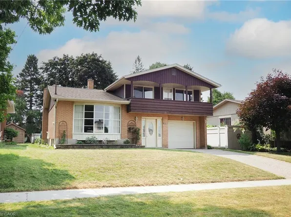 15 Gilmour Cres, Kitchener, ON N2M 4N5
