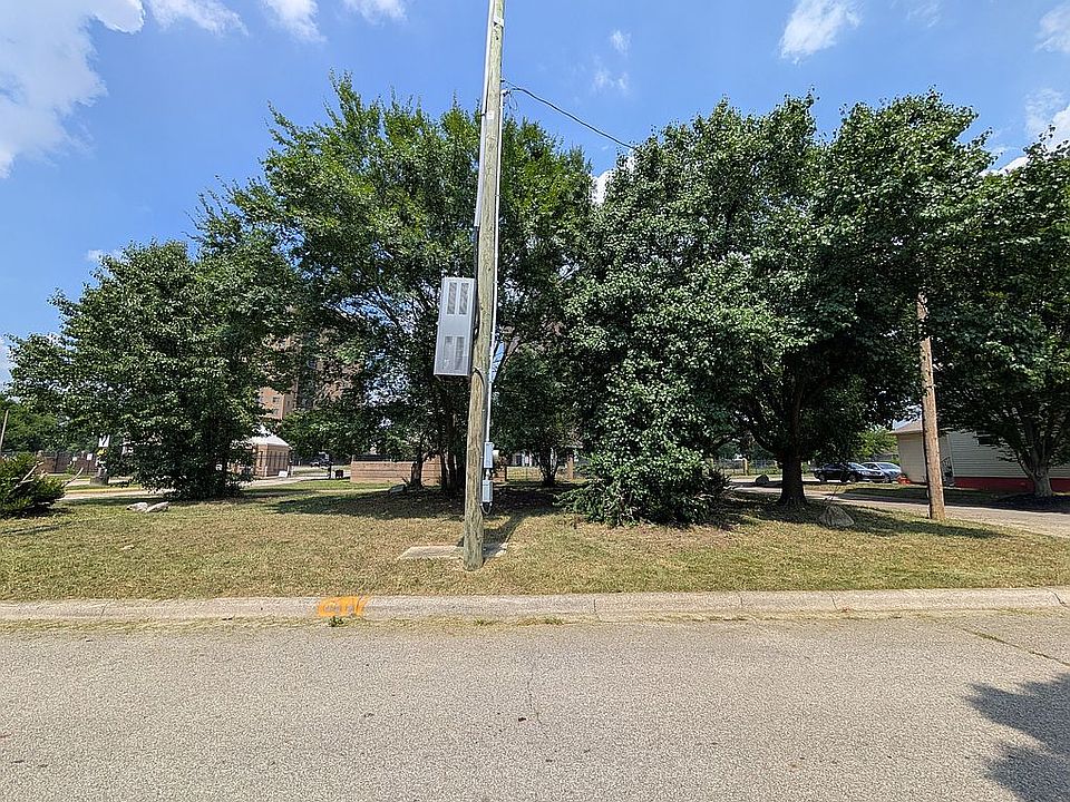 2nd image of 1000 Capitol View Pl