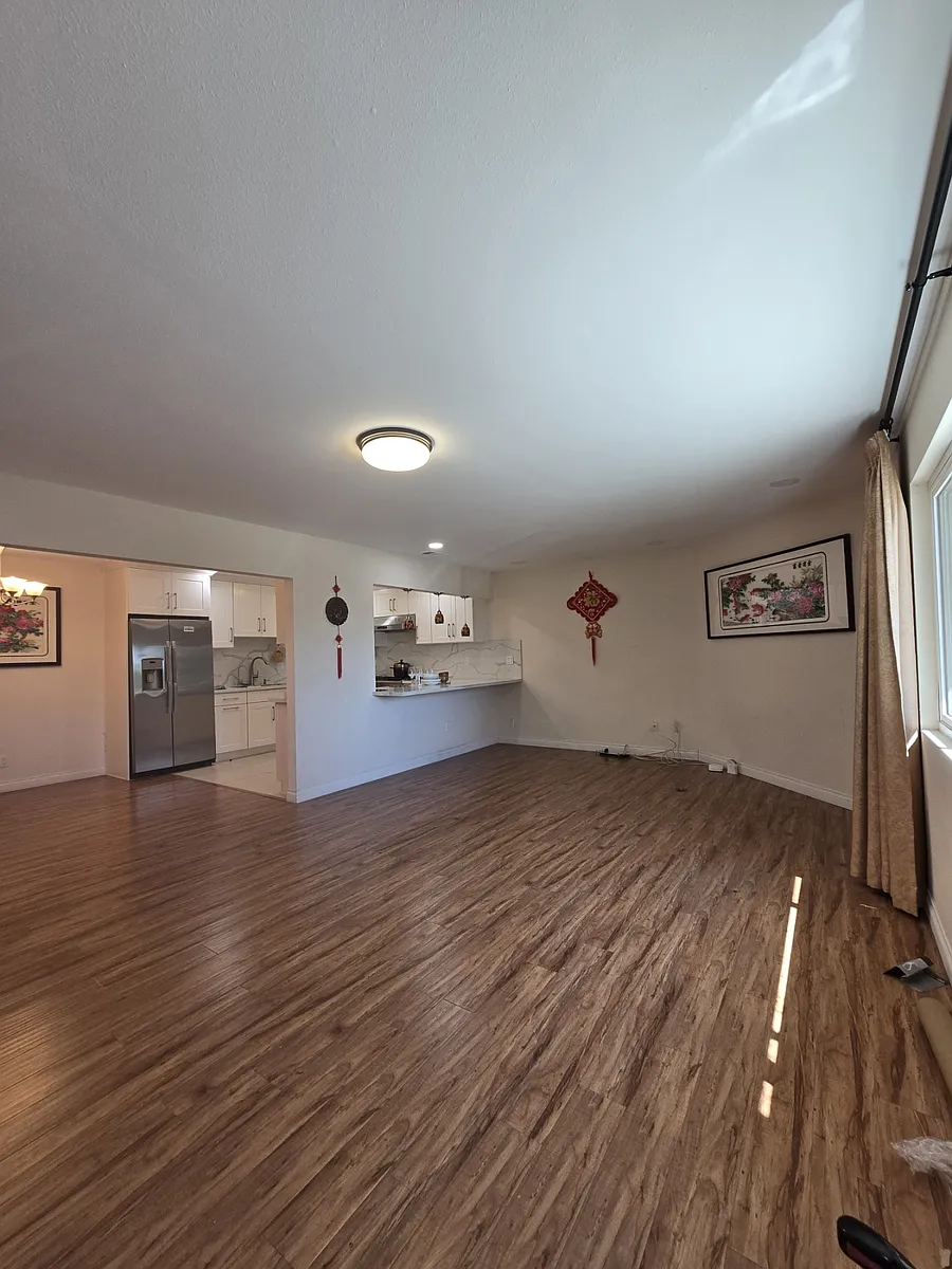 Building Photo - 931 W Bainbridge Ave