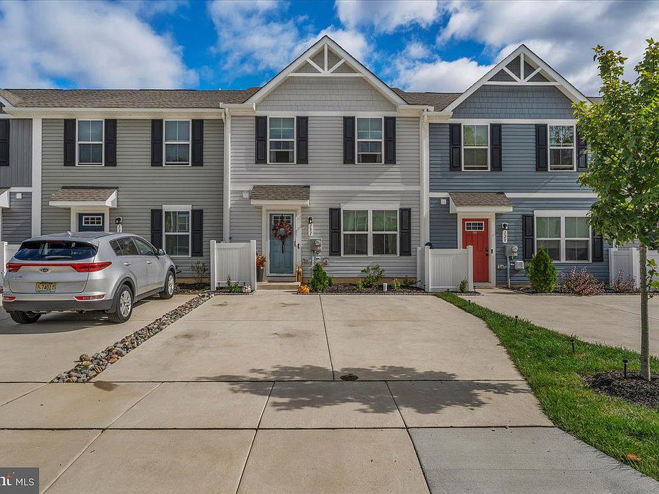 1st image of 131 Rowand Way E
