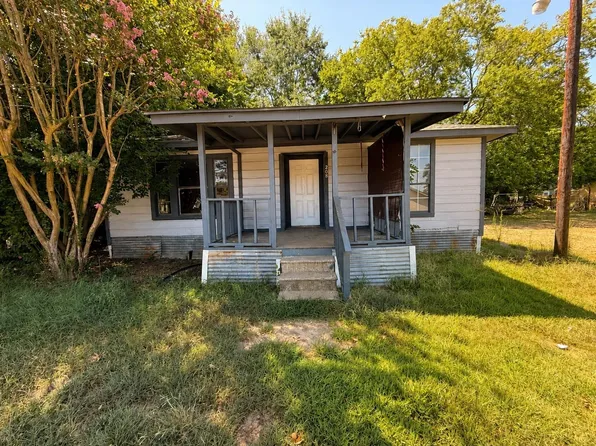 208 E Eddy St, Gladewater, TX 75647