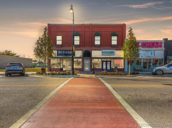 118 N Main St, Sand Springs, OK 74063