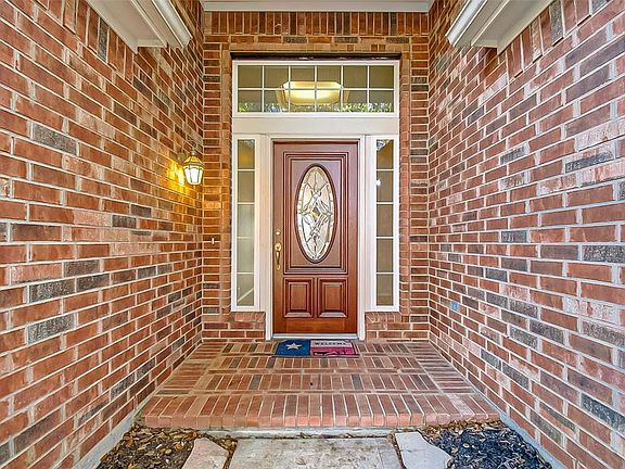 2nd image of 24619 Queensfield Ct