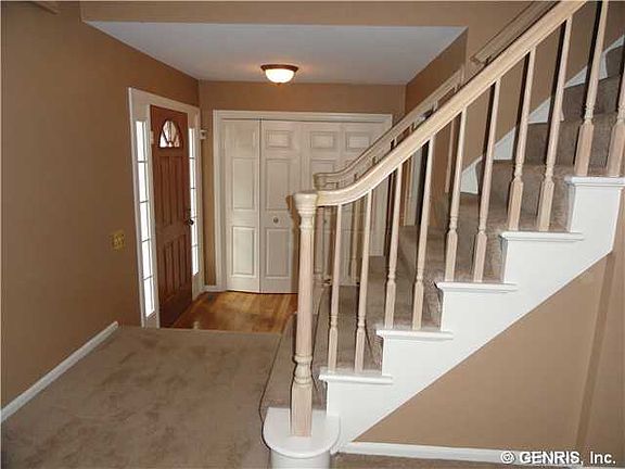 4th image of 28 Ambleside Dr