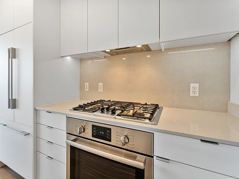 Common Area - Kitchen
