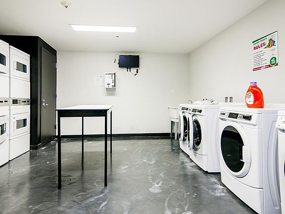 5th image of 146 Meserole St #2FAN