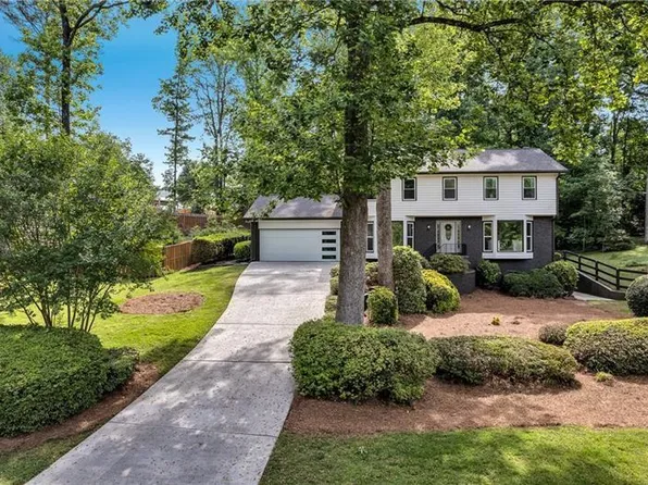 529 Greystone Trl, Marietta, GA 30068