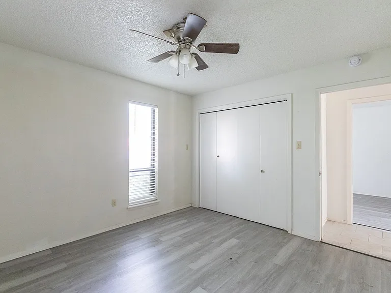 4925 Greenslope Dr — Photo 18