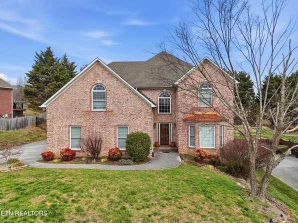 1712 Burnside Dr, Maryville, TN 37801