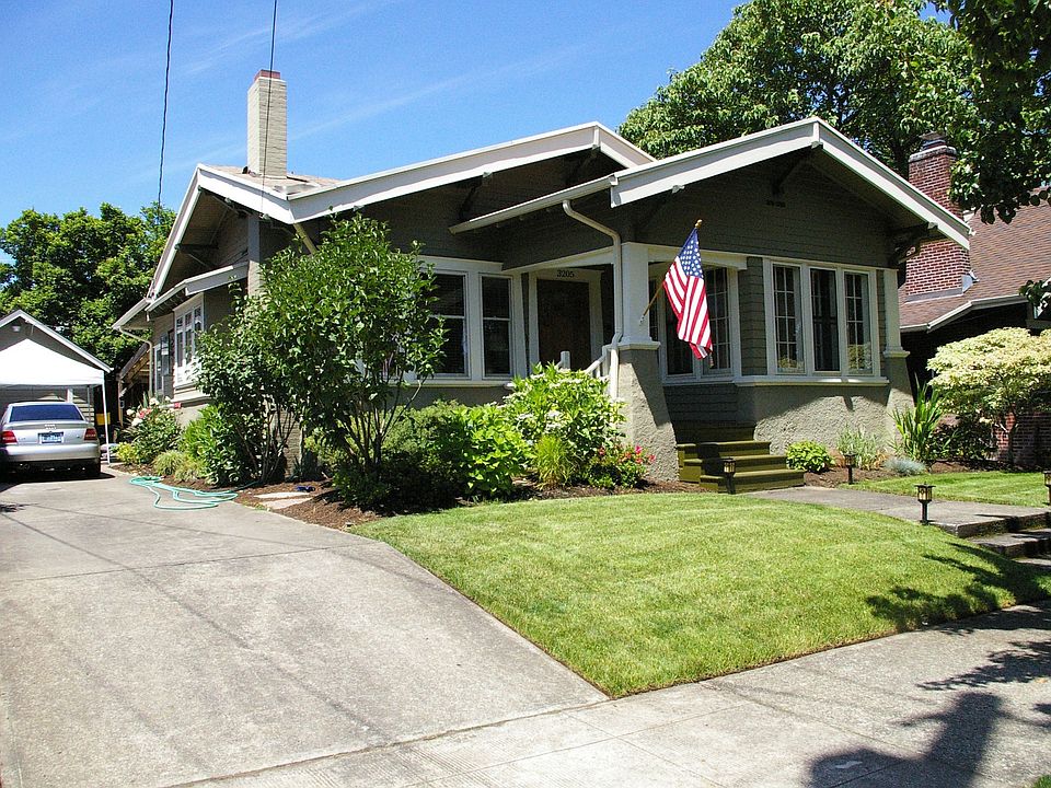 1911 Bungalow-view in the summer