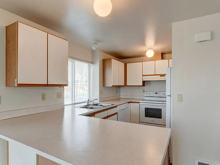1154-340 SE Midway Blvd — Photo 3