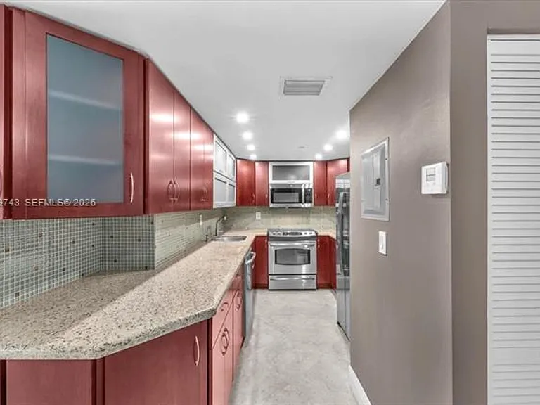 2401 Collins Ave #1807 — Photo 11
