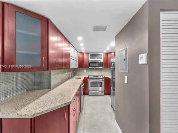 2401 Collins Ave, Miami Beach, FL