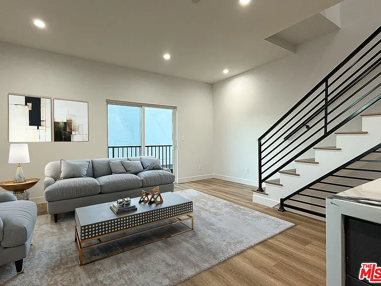 5340 Denny Ave — Photo 1