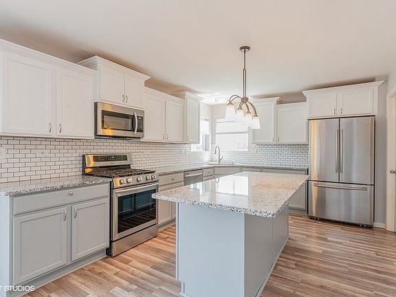 4th image of 1115 Adagio Dr