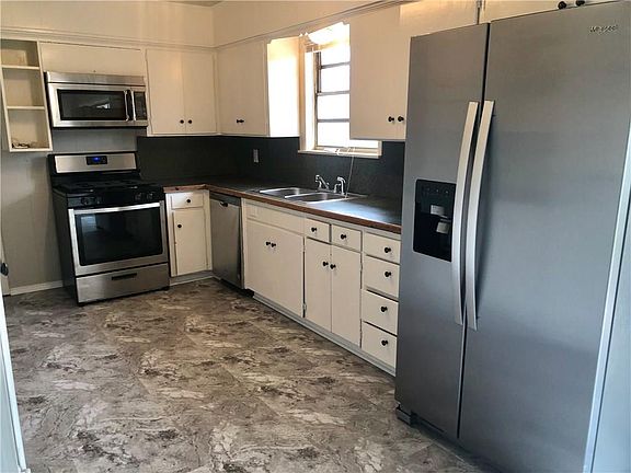3rd image of 1103 Edinburg Ln