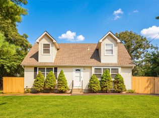 35 Cedar Lane, Medford, NY 11763