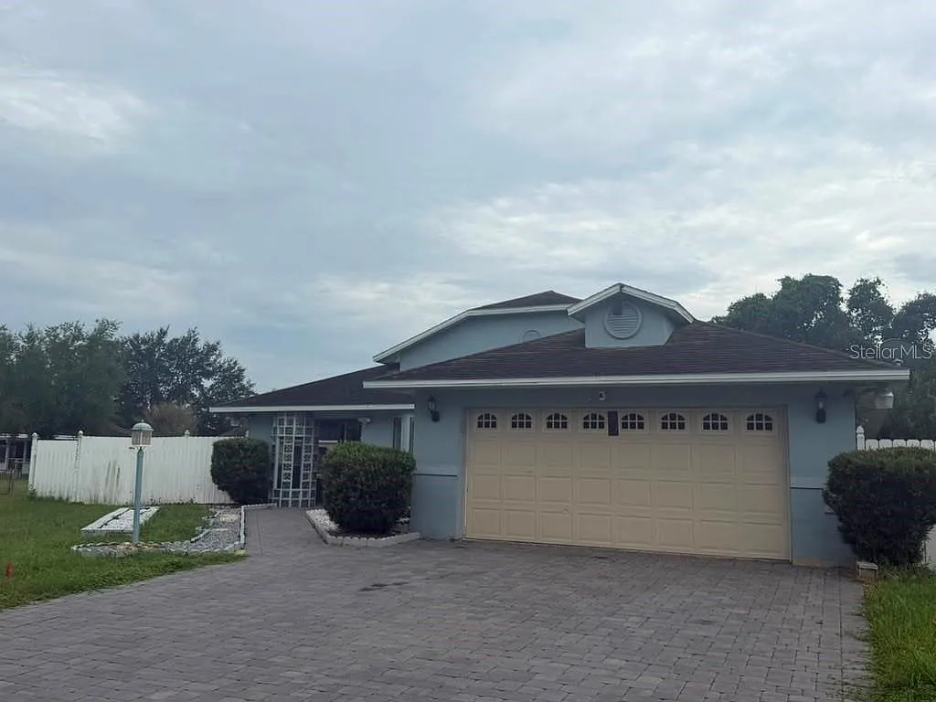 3 bed, 2.0 bath, 1900 sqft, $1,800 — Photo 2