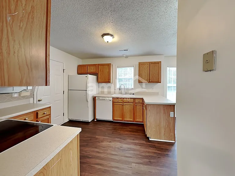 60 Falcon Ct — Photo 4
