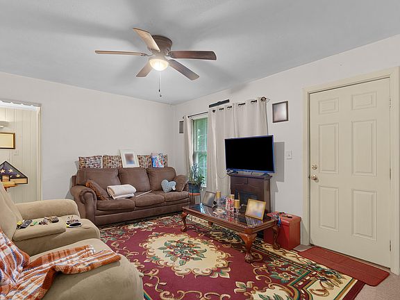 4th image of 3101 Engert Dr