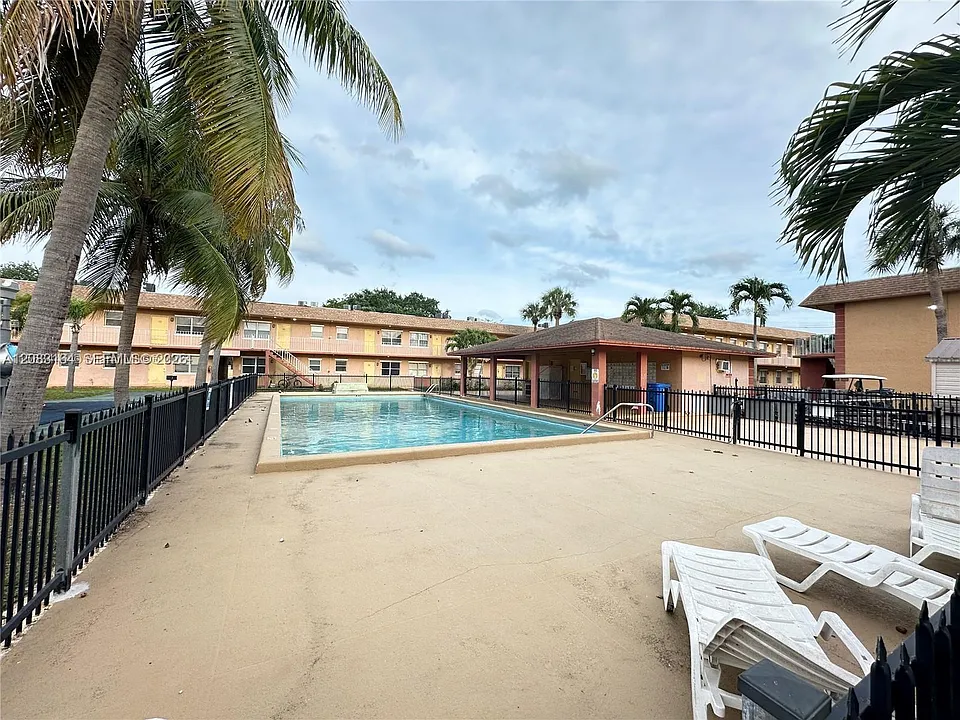 101 NE 41st St #G116