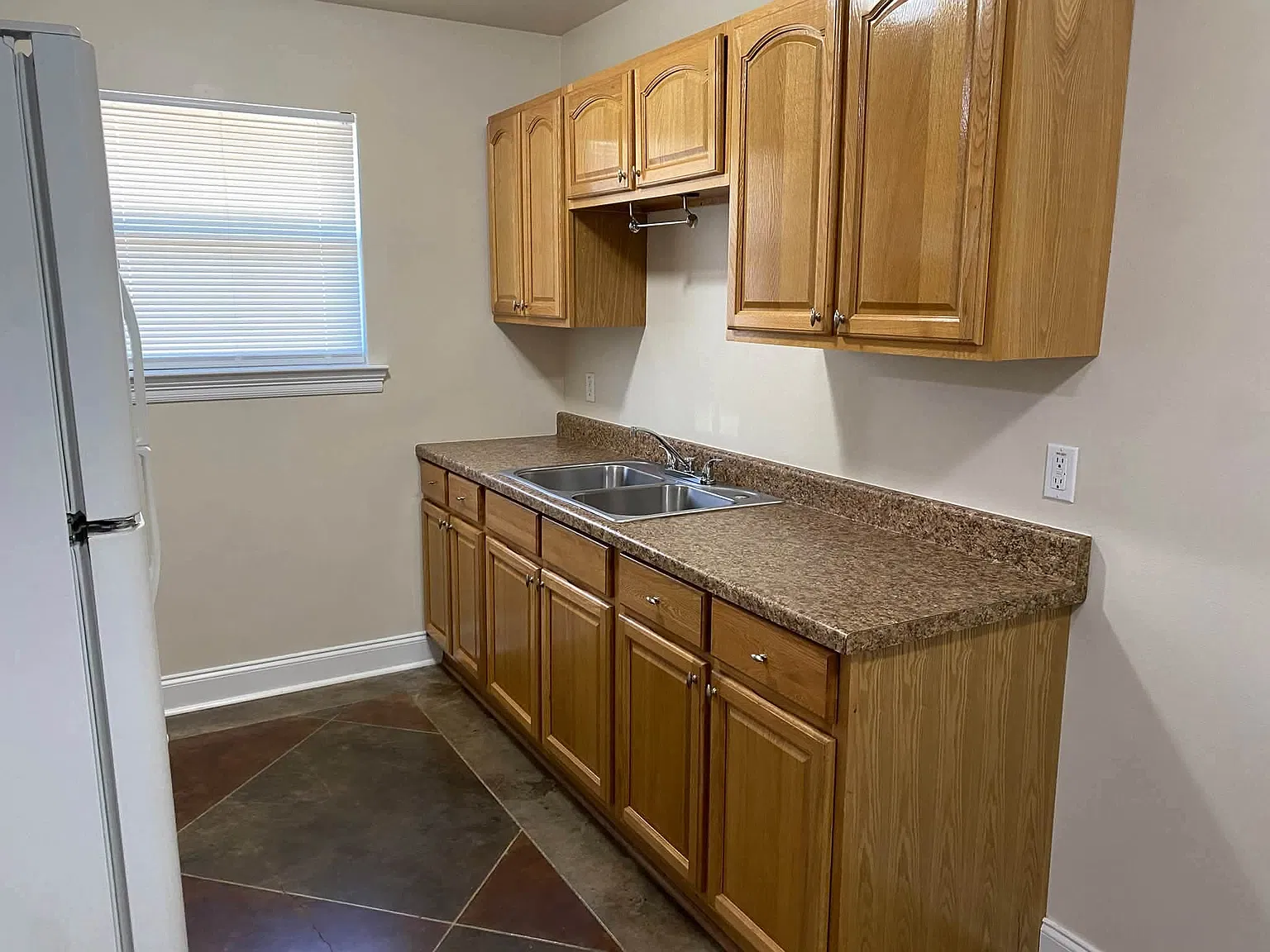 1 bed, 750 sqft, $800 — Photo 3