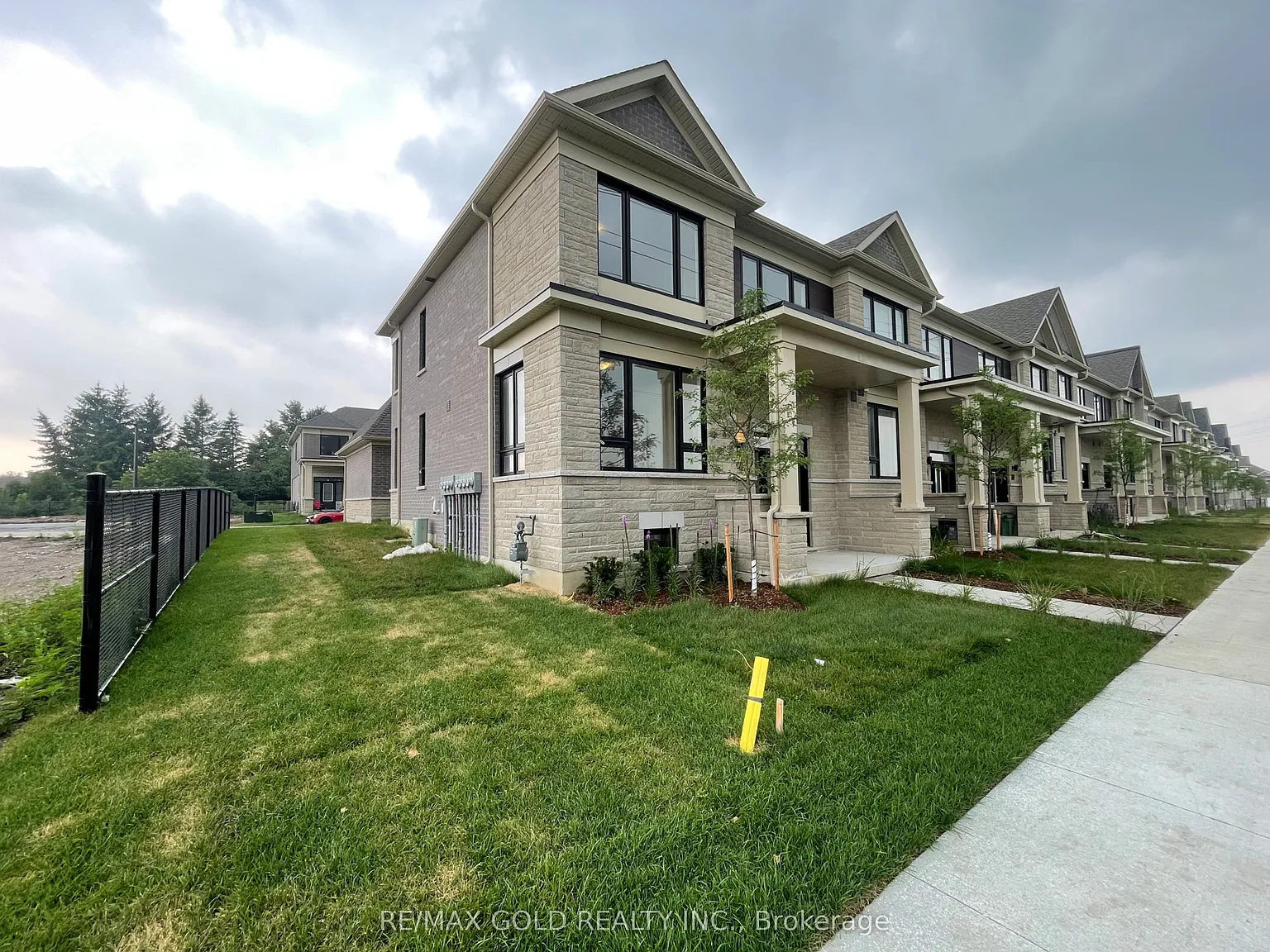 4 bed, $2,800 — Photo 2