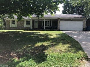 4040 Orchard Dr, Barberton, OH 44203