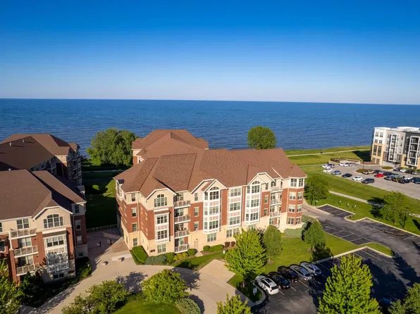 4130 South Lake DRIVE #378, Saint Francis, WI 53235