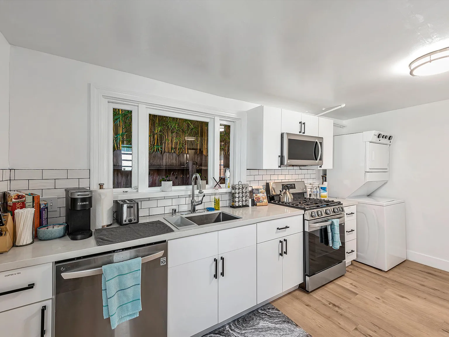 2 bed, 815 sqft, $4,950 — Photo 2