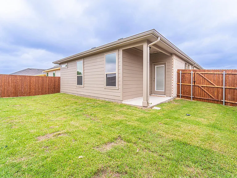 3305 Shortgrass Ln — Photo 23