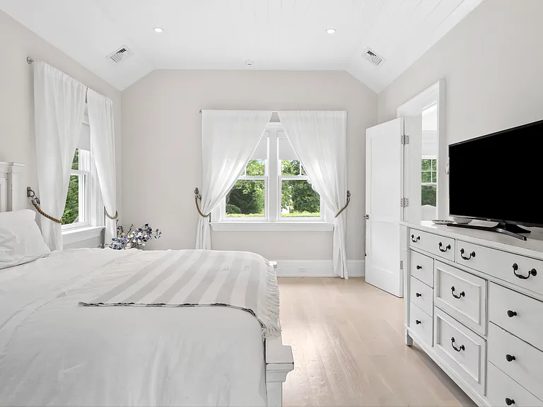 115 Corrigan St — Photo 10