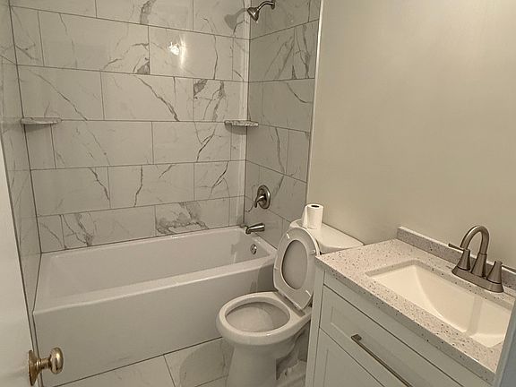 4th image of 1104 Amherst Ave