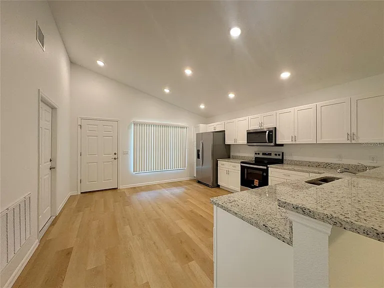 826 Birch Ave — Photo 3
