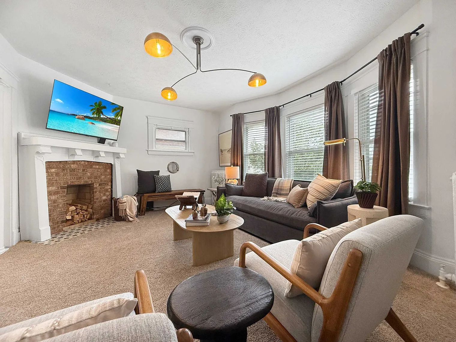 2 bed, 1.0 bath, 871 sqft, $2,376 — Photo 2