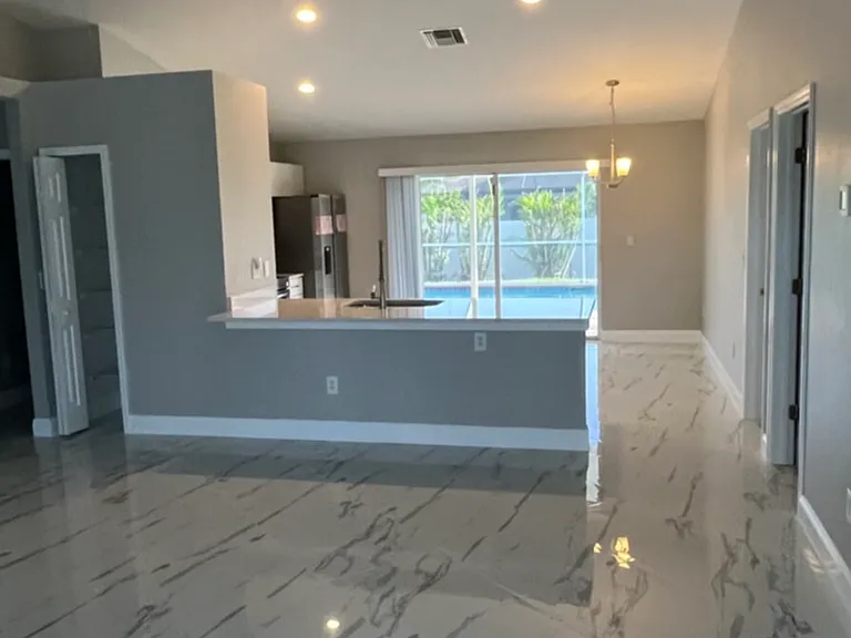 1513 SW 30th St — Photo 3
