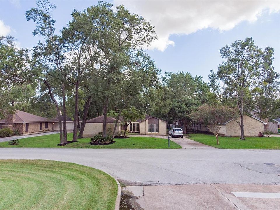 1st image of 405 Pin Oak Dr