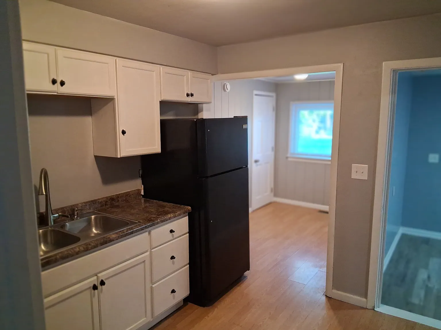 3 bed, 930 sqft, $1,550 — Photo 2
