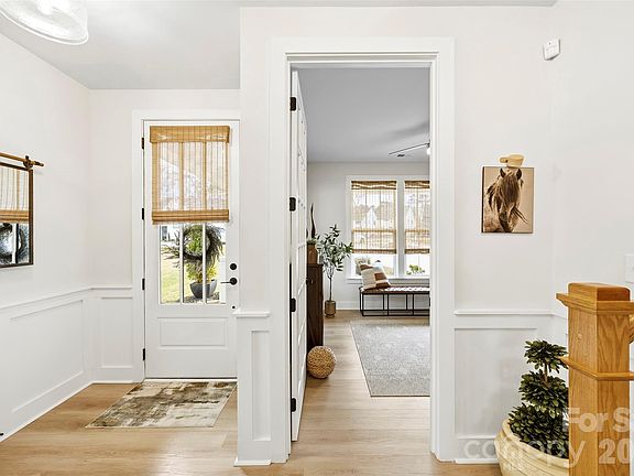 4th image of 2723 Ritz Ln