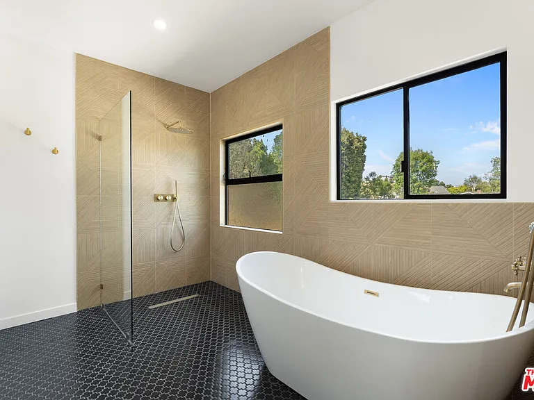8506 Oak Ct — Photo 49