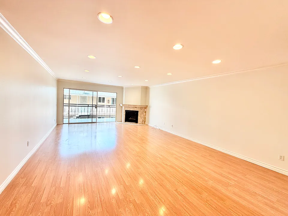 1236 N Columbus Ave #26