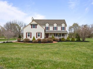 1 Pinewood Ln, Washington, NJ 07882