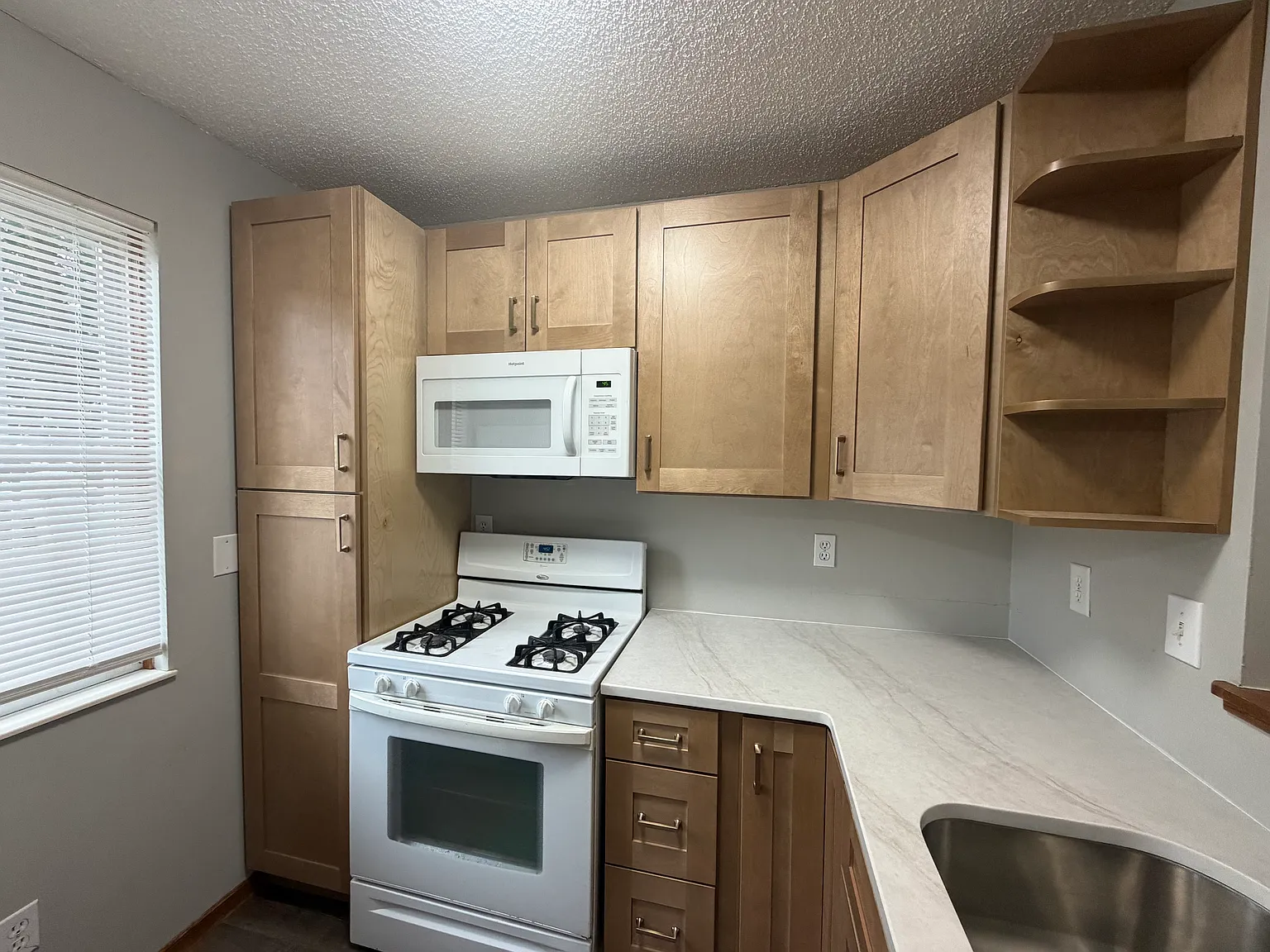 2 bed, 1.5 bath, 1200 sqft, $1,475 — Photo 2