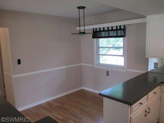5th image of 823 Bertsch Dr