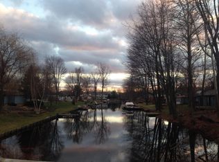 1 Island Dr, Wayland, MI 49348
