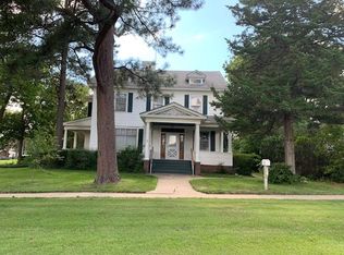 809 N Cedar St, Red Cloud, NE 68970