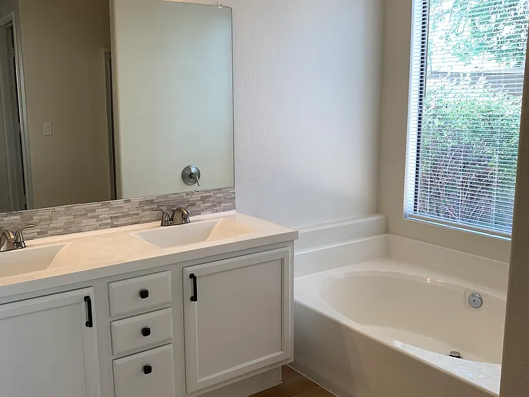 4506 E Amberwood Dr — Photo 10