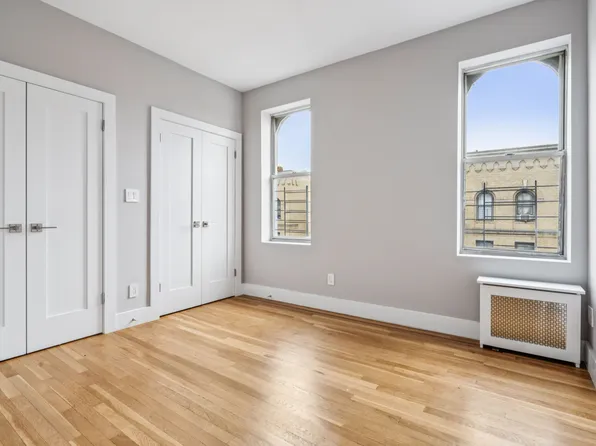 811 Walton Avenue image 5 of 10